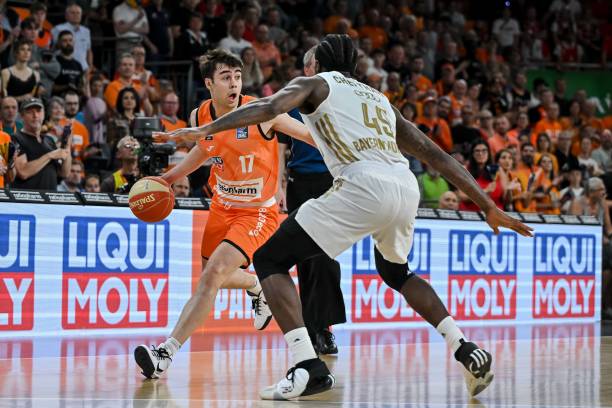 亚历山大 亚历山大